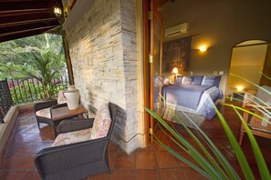 4 عدّة غرف نوم وخزنة داخل الغرفة ومكواة/لوح كي وواي فاي