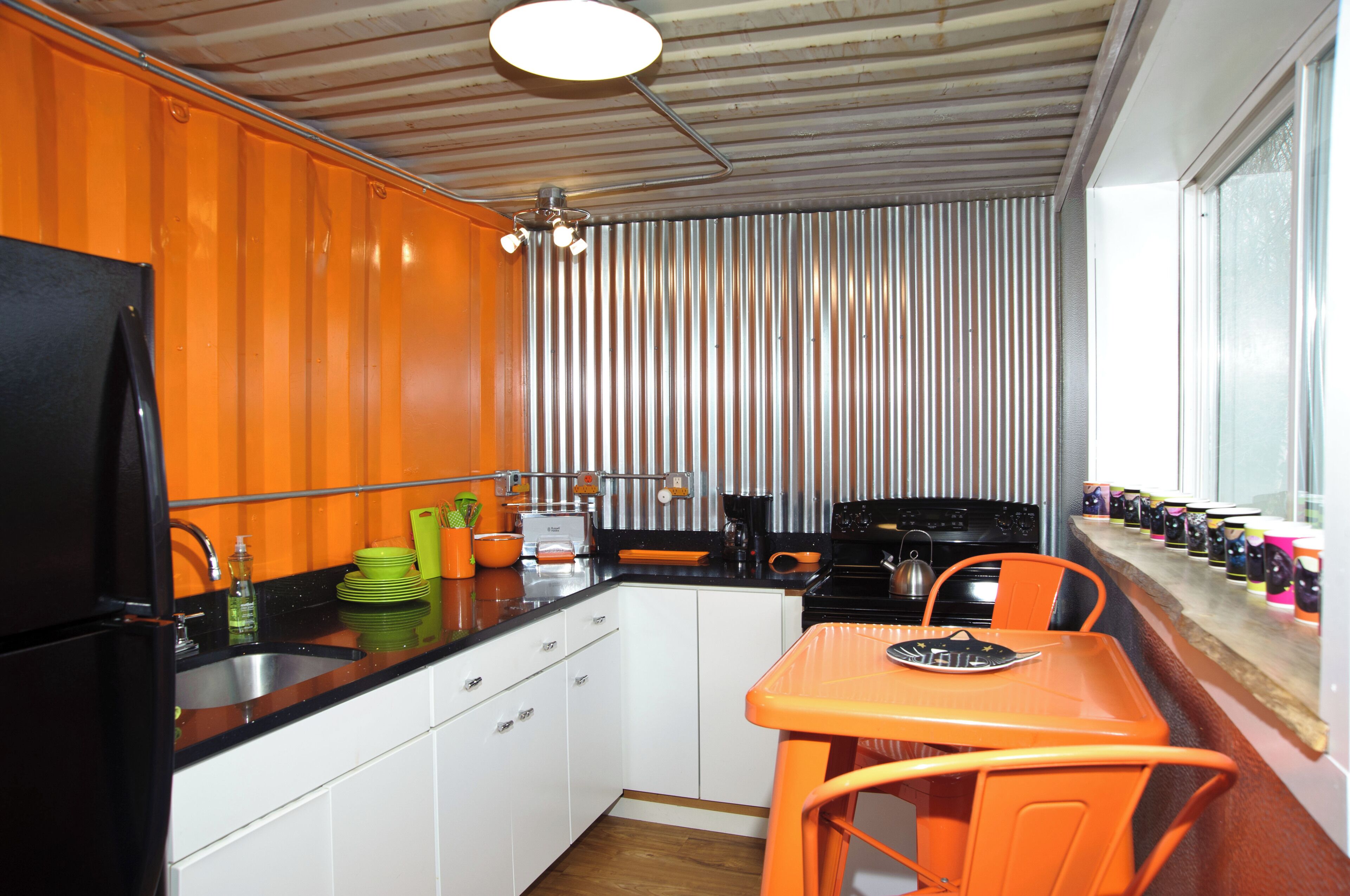 Fridge, oven, stovetop, coffee/tea maker