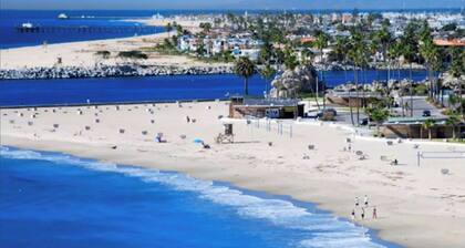 Newport Beach's Finest (1 blocks from sand)!