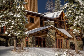 Exterior - 3 bedroom ski access condo at the Pines. Wonderful views / AC for hot summer days (Whitefish)