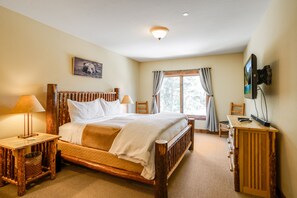 3 bedrooms, free WiFi, bed sheets, wheelchair access