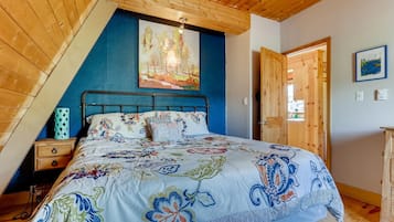 3 bedrooms, desk, travel crib, WiFi