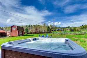 Outdoor spa tub - Mountain Views, Hot Tub, Incredible Location! Dog Friendly! 
BCA-47331 (Dillon)