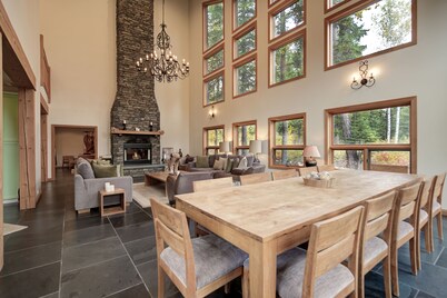 Ultimate luxury home for skiing Kicking Horse and nearby ski areas, Banff & Yoho