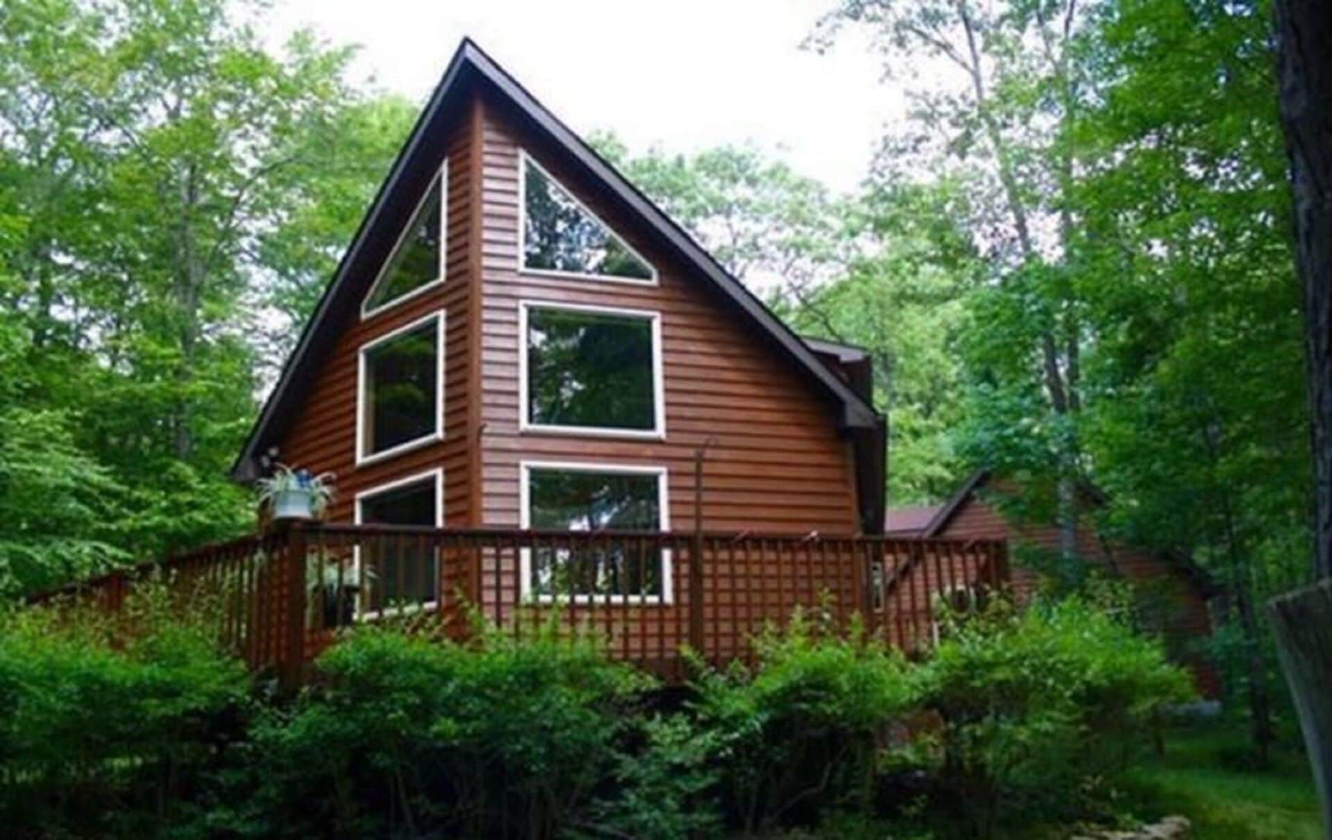 Year Round Outdoor lovers Paradise, enjoy skiing, biking, hiking and golfing.