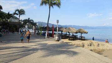 Beach nearby, sun loungers, beach towels