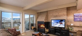 Great Rates, Easy access, 2BR, 2BA, Condo with outstanding view.  Pool &Hot Tub