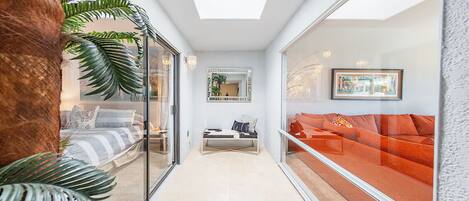 3 slaapkamers, een strijkplank/strijkijzer, gratis wifi, beddengoed