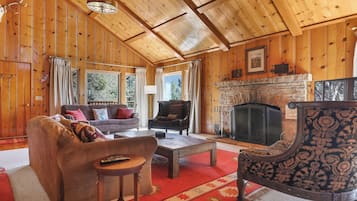 Smart TV, fireplace, DVD player, books