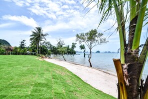 Four Bedrooms Private Pool Villa | 露台