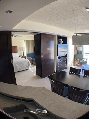 2 slaapkamers, een kluis op de kamer, een strijkplank/strijkijzer