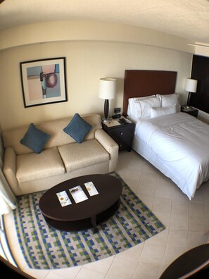 2 soverom, safe på rommet, strykejern/-brett og reiseseng for barn