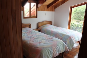 5 bedrooms, desk, travel crib, free WiFi - CRParaiso - Gated, Tranquil and Private. Not just a house; it is a place.  (Nuevo Arenal, Tilaran)