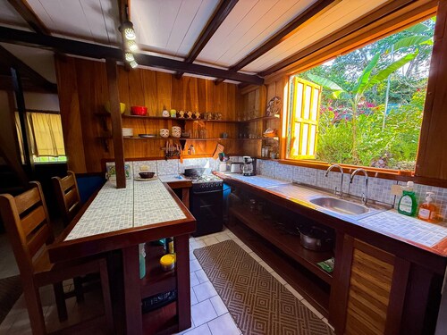 Beach villa w/fiber optic internet- Steps to beach with garden full of wildlife!