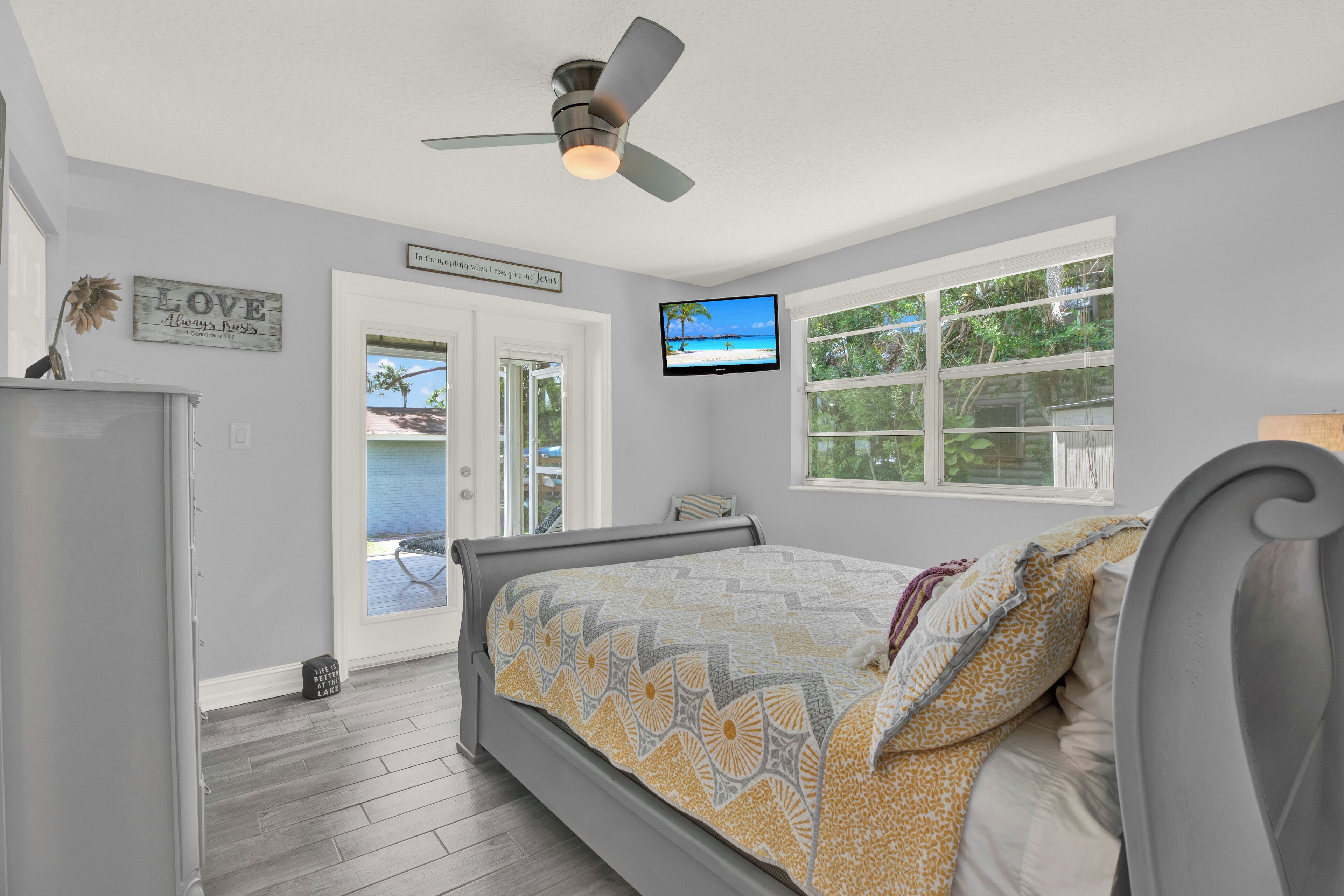 2 habitaciones, tabla de planchar con plancha, wifi y ropa de cama 