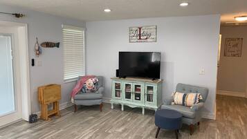 Televisión, videojuegos, reproductor de DVD y libros