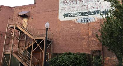 Munger Lofts Boutique 3rd Floor w/Full kitchen