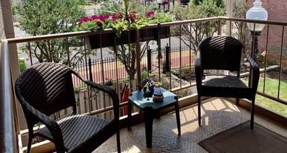 Munger Lofts Boutique 3rd Floor w/Full kitchen
