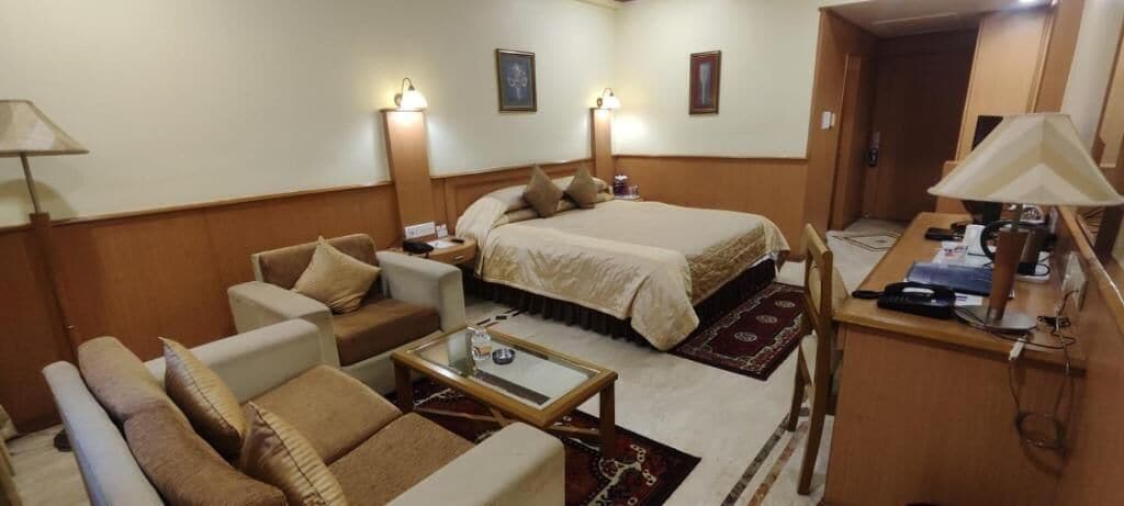 Ropa de cama de alta calidad, colchones Select Comfort y minibar 