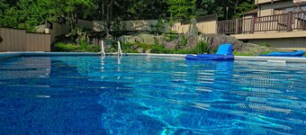 1ST FLR APT Your Private Resort, now FAMILY-ized: 1 BR + LR suitable for 2 kids 