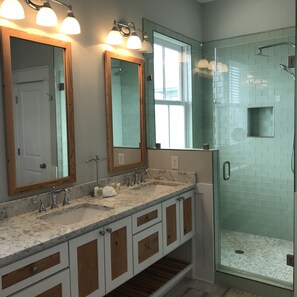 Bathtub, towels