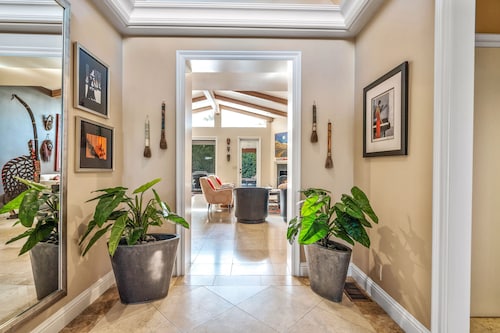  Gorgeous, Spacious Villa in Upscale Canyon Estates - Pool/Spa - Dog OK 