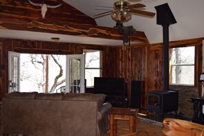 Fernseher, DVD-Player, Bücher, Videothek