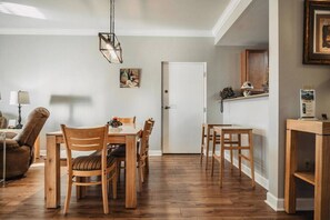 Dining - Sweet Berry Patch-Unit 3706 - FREE Attraction Ticket with EACH night Stay Including Dollywood (Pigeon Forge)