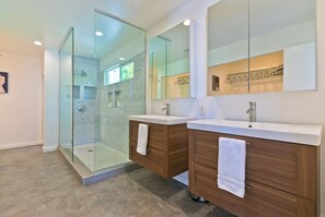 Combined shower/bathtub, hair dryer, towels, soap - Private Oasis over half an acre with private Pool & Spa. City ID 4059 (Palm Springs)