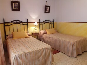 3 bedrooms, iron/ironing board, free WiFi, bed sheets