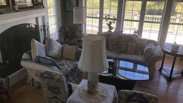 Smart TV, fireplace, music library, video library