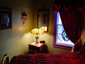 3 bedrooms, WiFi, bed sheets - Charming Cottage in Historic District Close to Downtown (Eureka Springs)