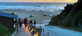 Captain's Quarters - Oceanfront, balcony, kitchen.