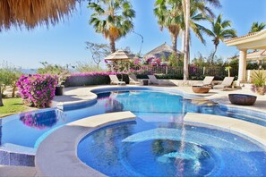 Lämmitetty uima-allas