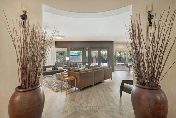 Interior - Spanish Modern Retreat - Cali Life Style (Indio)