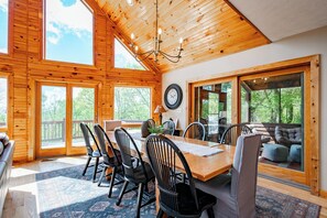 Dining - Dog Friendly Mountain Chalet w/ Fireplaces & Hot Tub (Oakland)