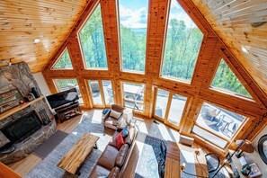 Smart TV, fireplace, stereo