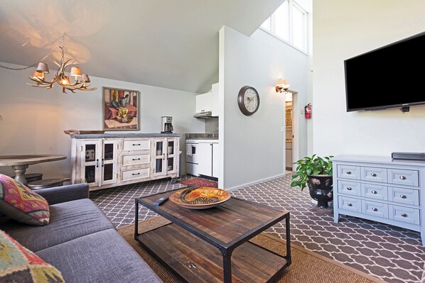 TV, fireplace