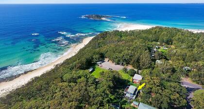 Budawang - El último retiro de surf más cercano a Green Island