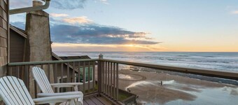 Quarterdeck - Oceanfront, balcony, kitchen.