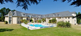 Cute Seaside Apartment | Walk to the Beach!