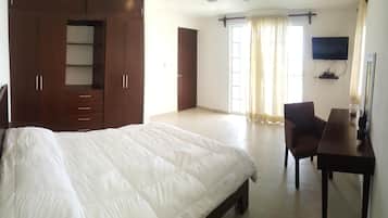 3 bedrooms, iron/ironing board, internet, bed sheets