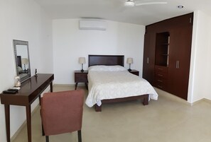 3 bedrooms, iron/ironing board, Internet, bed sheets