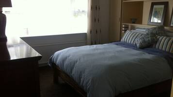 3 slaapkamers, een strijkplank/strijkijzer, reisbedje, gratis wifi