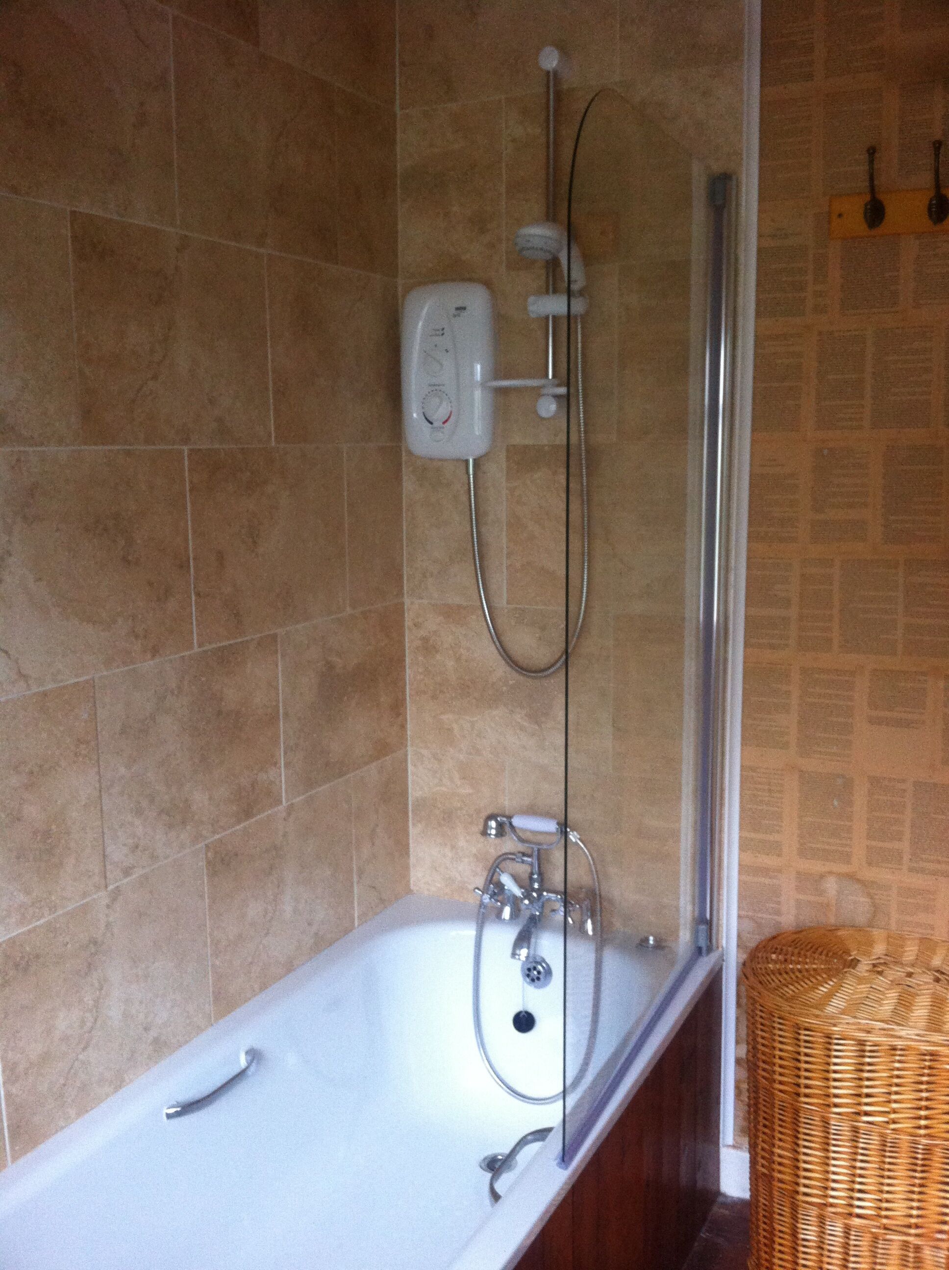 Combined shower/bathtub, hair dryer, towels, soap