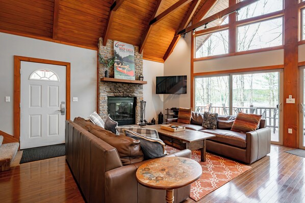 Smart TV, fireplace, DVD player