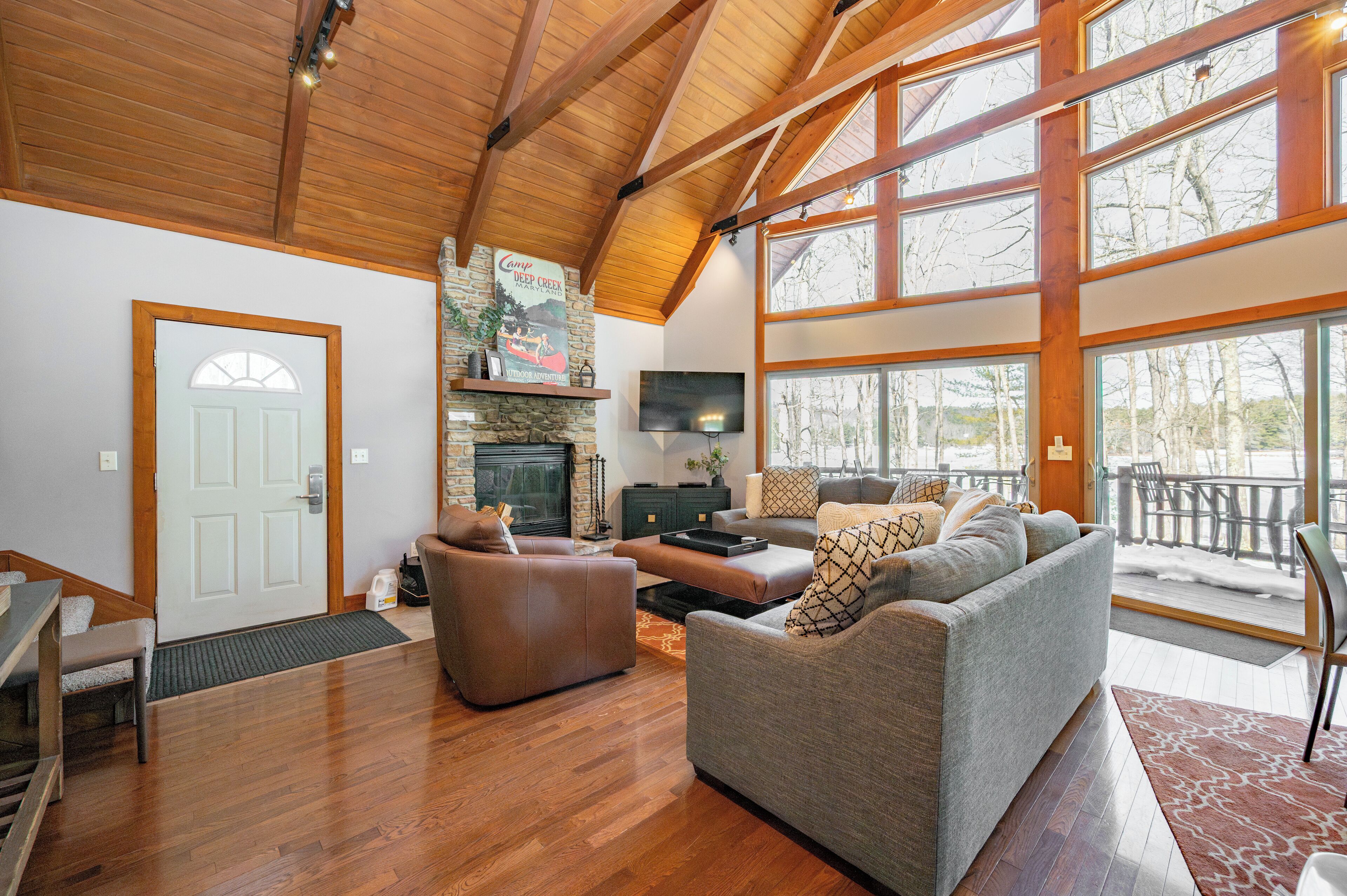 Smart TV, fireplace, DVD player