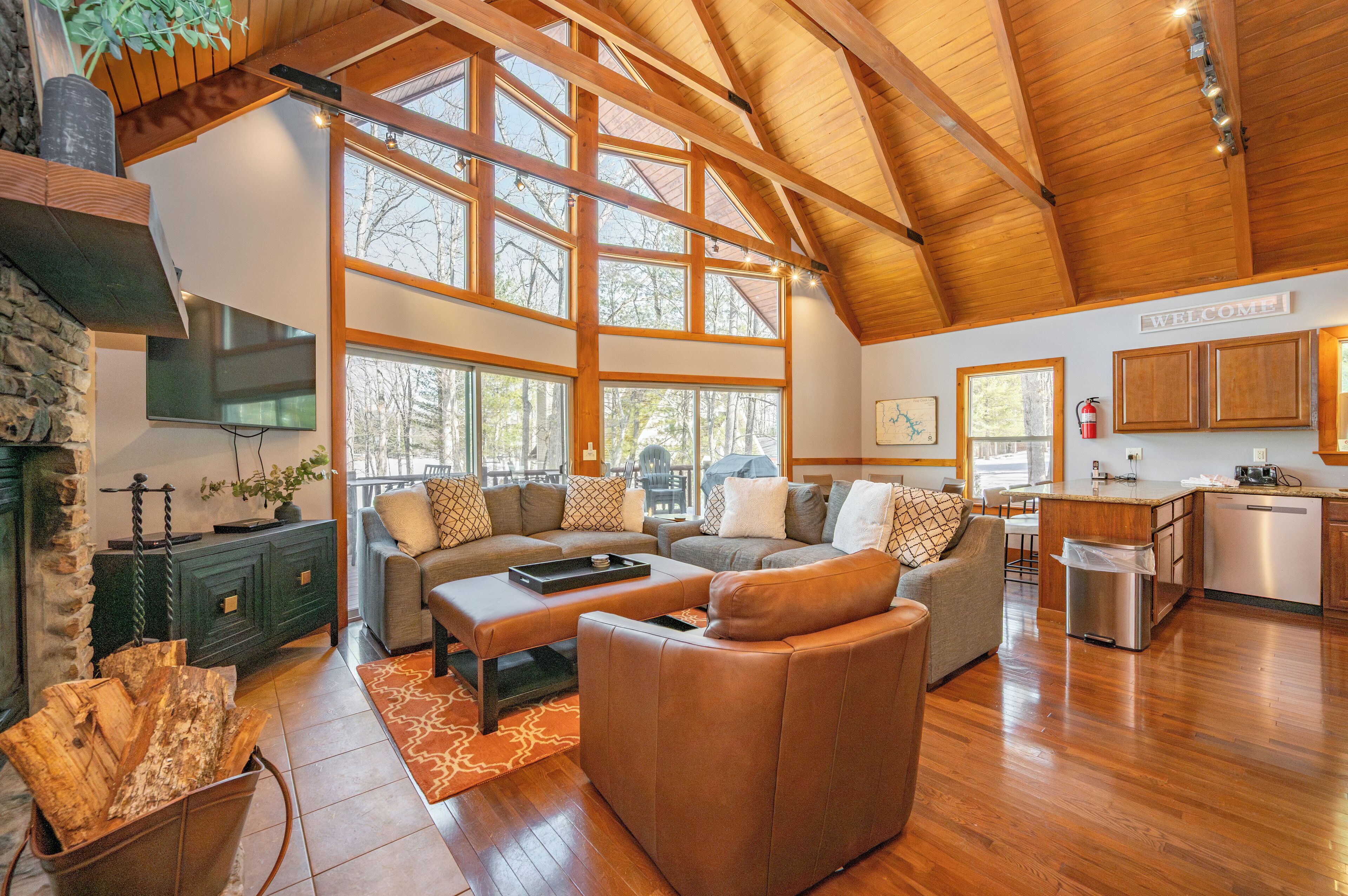 Smart TV, fireplace, DVD player