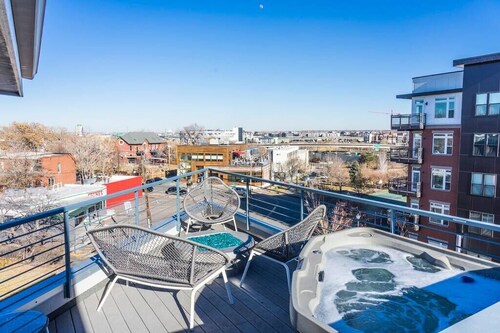 Unique townhome in Denver's best location with rooftop hot tub