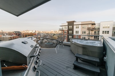 Unique townhome in Denver's best location with rooftop hot tub